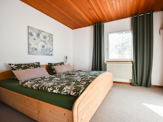 Schlafzimmer mit Doppelbett