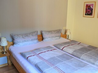 FeWo Christina  Schlafzimmer zum Garten