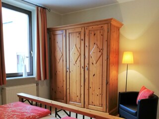 FeWo Susanne Schlafzimmer zum Garten.