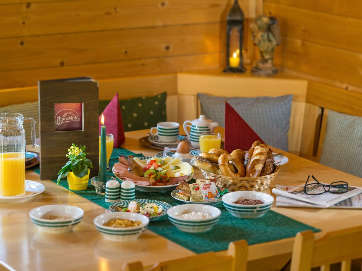 Frühstück in der Lodge