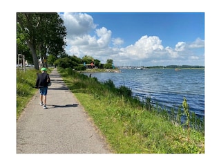 Schöner Weg führt direkt vom Grundstück nach Maasholm