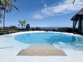Pool mit Meerblick