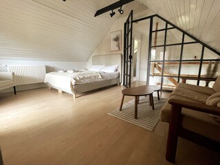 Master Schlafzimmer mit Loggia