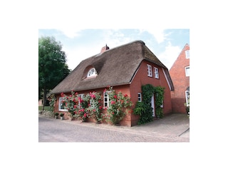 Weitere Aufnahme mit dem vorgelagertem Parkplatz