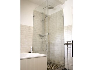 Der Duschbereich mit Rainshower