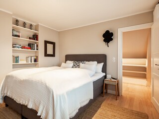 Schlafzimmer 2 mit Ankleide