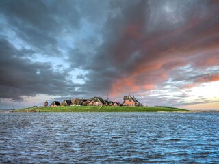 Ketelswarf bei Landunter (re. Reethuus)