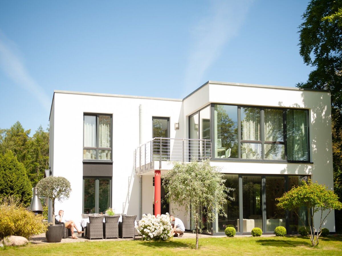Villa mit Wintergartenfront