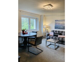 Wohnzimmer mit Esstisch
