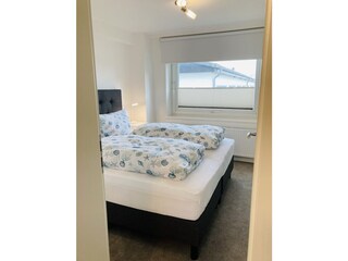 Schlafzimmer mit Doppelbett 180x200