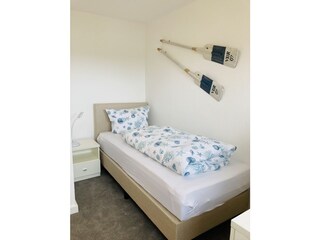 2.Schlafzimmer mit Einzelbett 90x200m