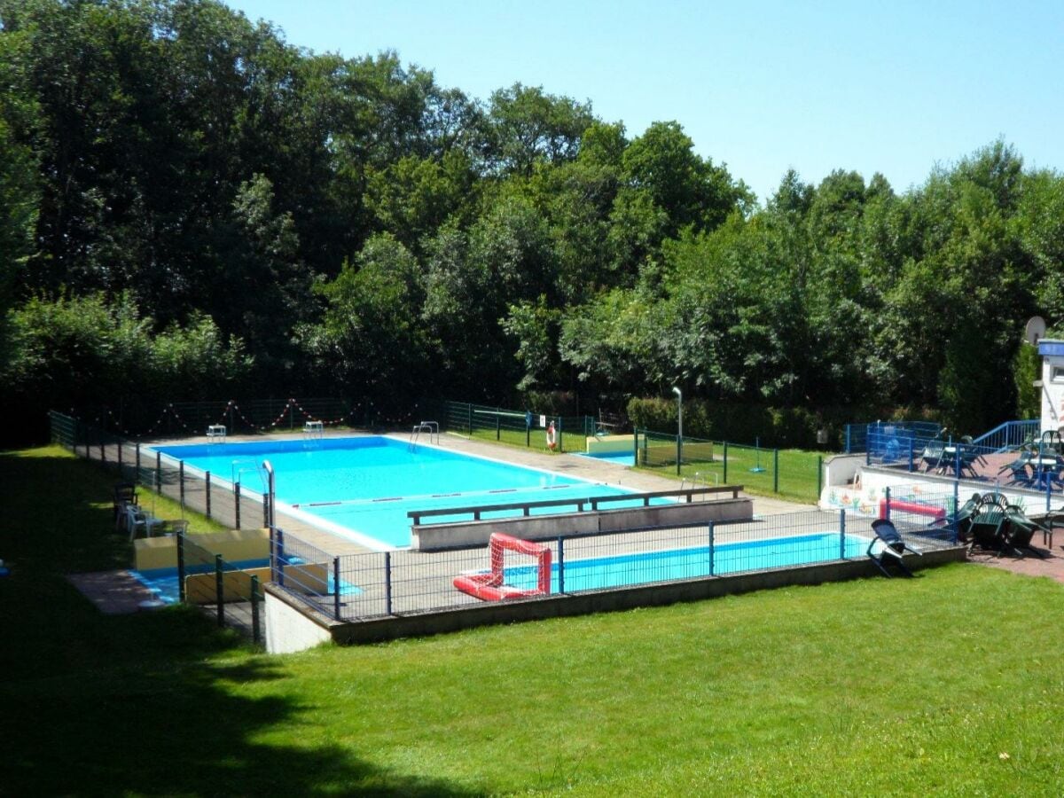 Ferienhaus am Felsen Schwimmbad Winterbach