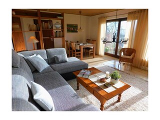 Wohnzimmer mit Essbereich