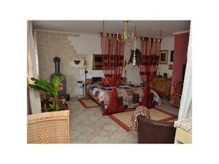 Wohn-/Schlafbereich vom Blick aus der Küche