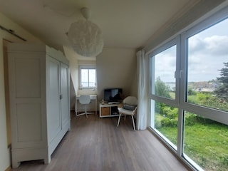 Schlafzimmer im Dachgeschoss mit Wasserblick