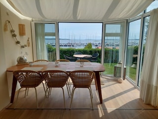 Essbereich im Wintergarten