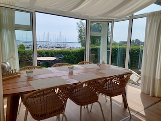 Essbereich im Wintergarten