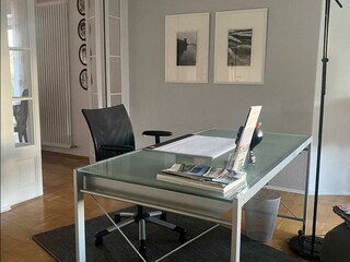 Schreibplatz im Wohnzimmer