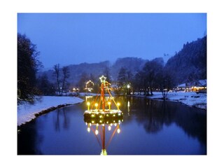 Adventskranz im Weihnachtsdorf
