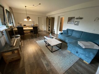 Blick ins Wohn-Esszimmer