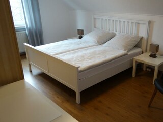 2. Schlafzimmer oben