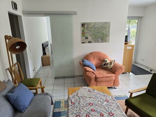 Wohnzimmer Blick zum Schlafbereich