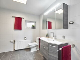Badezimmer Ansicht 1