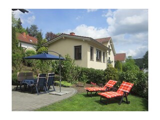 Terrasse u. Liegewiese