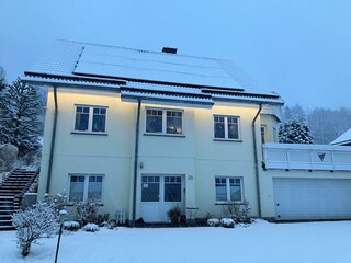 Hausansicht COMFORT Winter beleuchtet