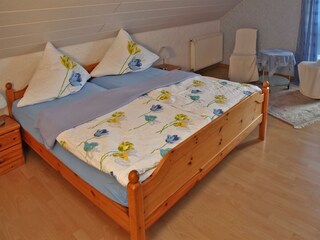 Schlafzimmer 1
