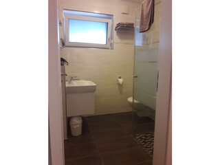 Modernes Bad mit Fußbodenheizung