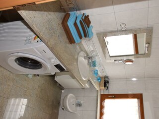 Bad OG Dusche/WC/Bidet/ Waschm. *Schiesenhaus