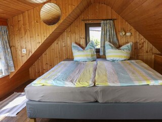 Schlafzimmer 1 mit Doppelbett