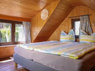 Schlafzimmer 1 mit Doppelbett