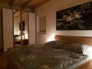 Schlafzimmer mit Doppelbett (200x180)