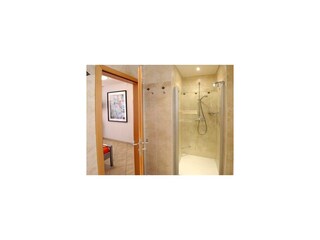 Badezimmer-Dusche