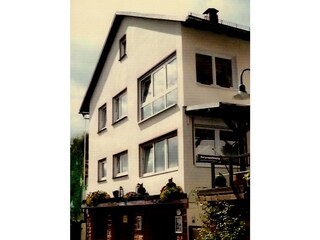 Hausansicht, FeWo über den Garagen