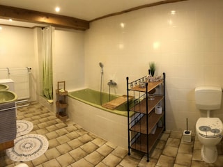 Großes Bad im Erdgeschoss