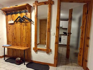 Eingangsbereich mit Tür zur Küche