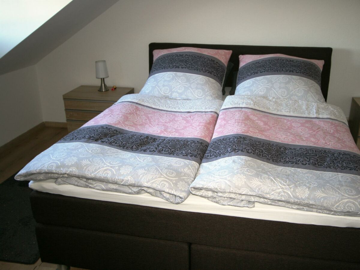 Schlafzimmer mit Boxspringbetten