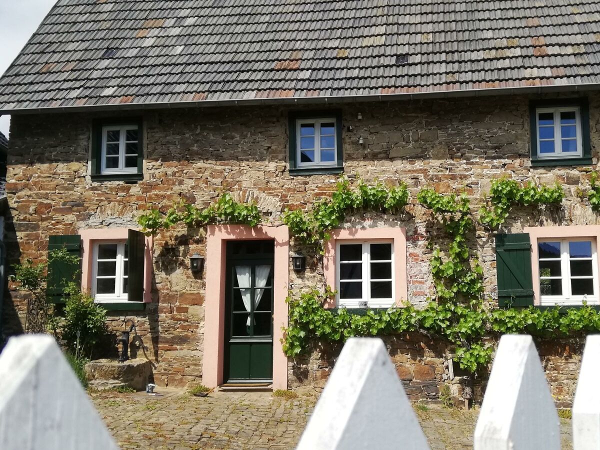 Eingang Altes Steinhaus mit Innenhof