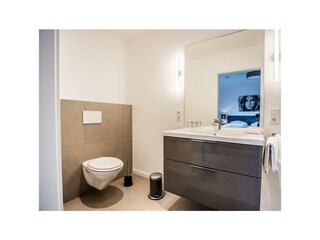 Wohnung 2: Badezimmer Ansicht 1