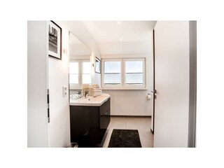 Wohnung 6: Badezimmer Ansicht 4