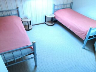Schlazimmer mit zwei Einzelbetten