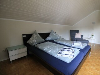 Schlafzimmer 5