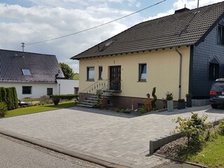 Vorderansicht_Haus_Sommer_2020