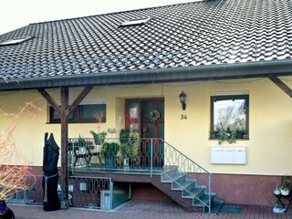 Hauseingang der Ferienwohnung Falkeneck