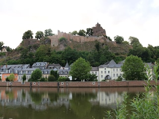 Blick zur Burgruine von Saarburg