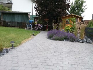 Gartenhaus mit Parkplatz und Unterstellmöglichkeit