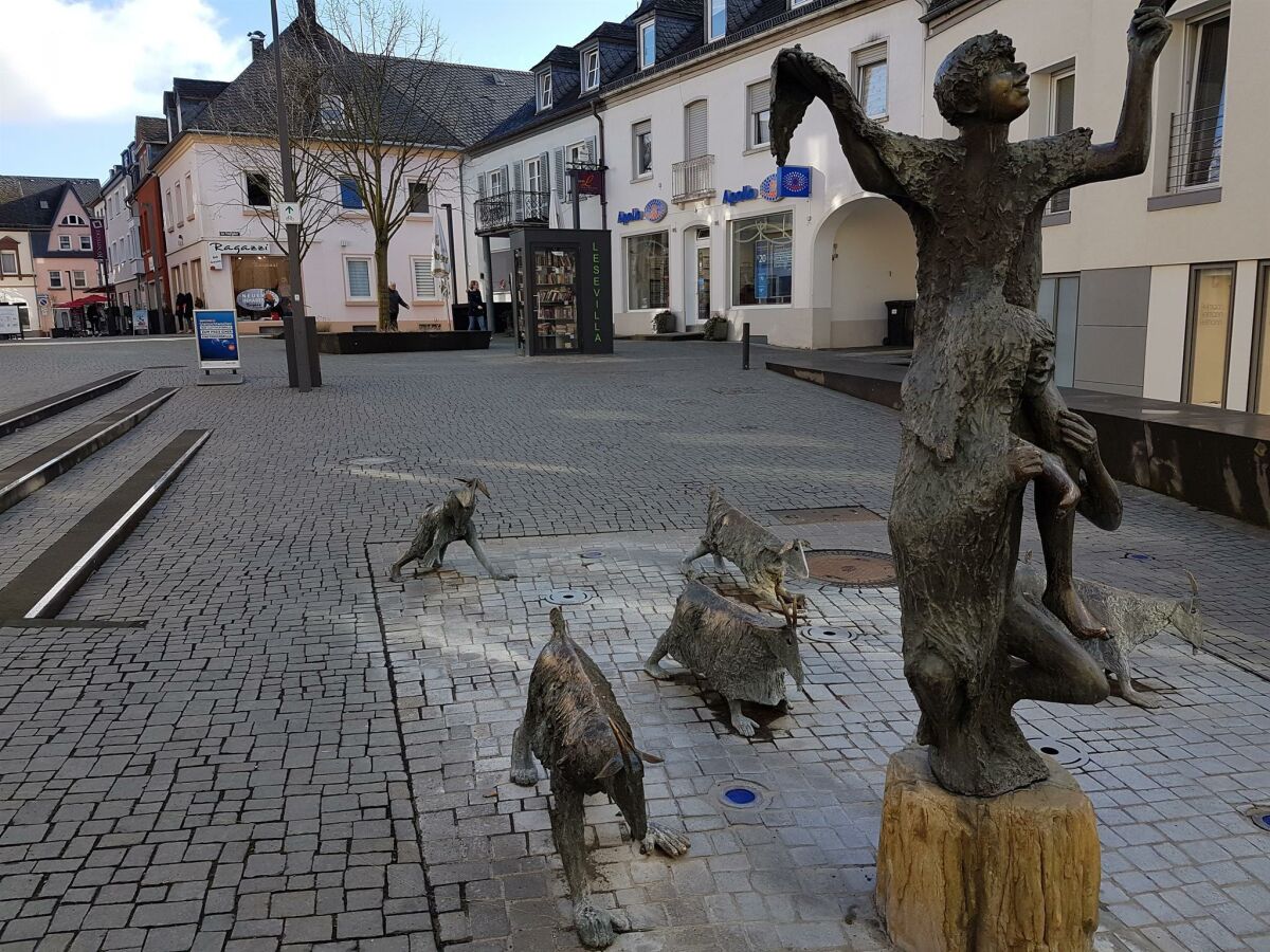 Geißenbrunnen auf dem "Petersplatz" Fußgängerzone